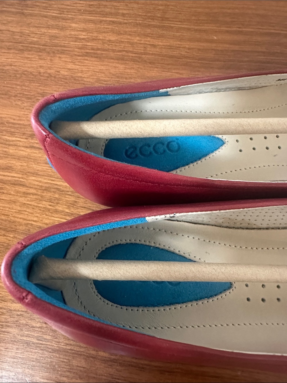 Ecco Women's Red Leather Round-Toe Flats - Picture 2 of 7